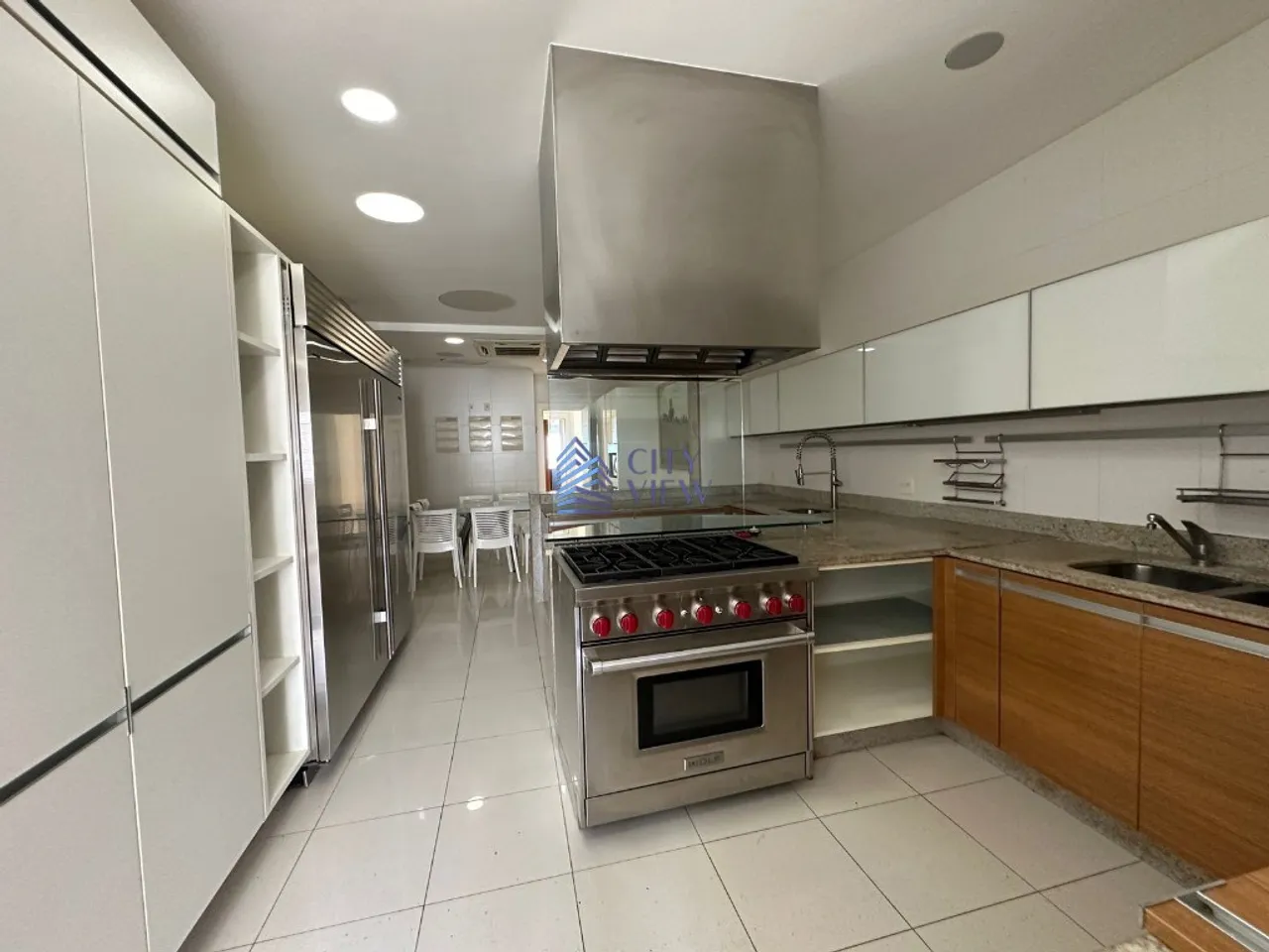 Furnished apartment with 4 bedrooms and 400 m² — photo 4