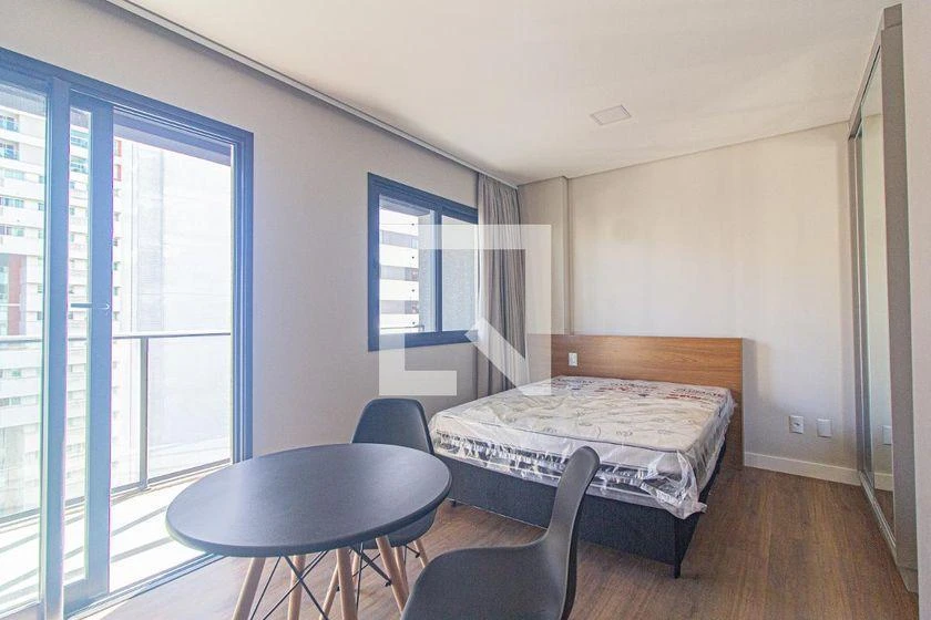 Furnished studio with 1 bedroom and open-plan kitchen — photo 4