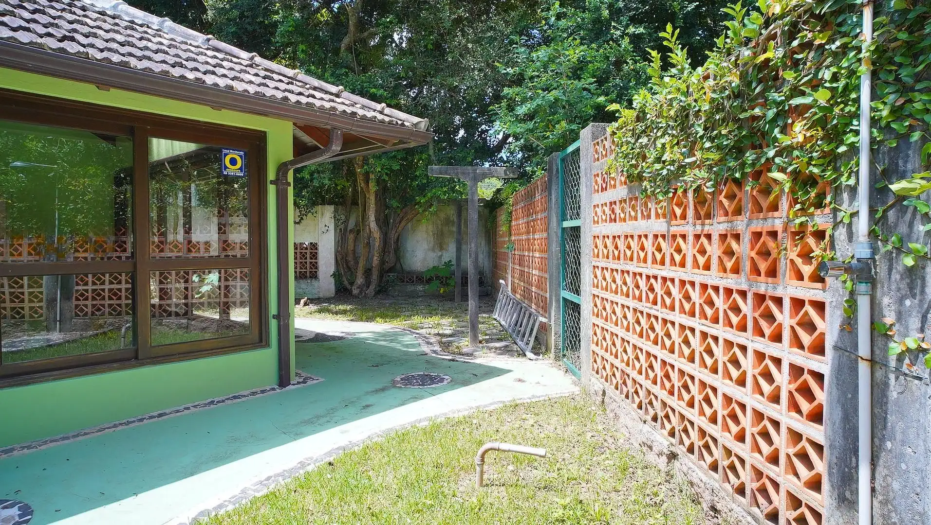 Панорамні вікна та 4 спальні: будинок 735 м² — photo 69