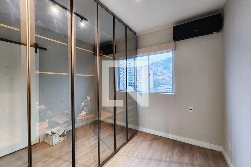 Furnished apartment, 58 m², with a glass-enclosed balcony — photo 15