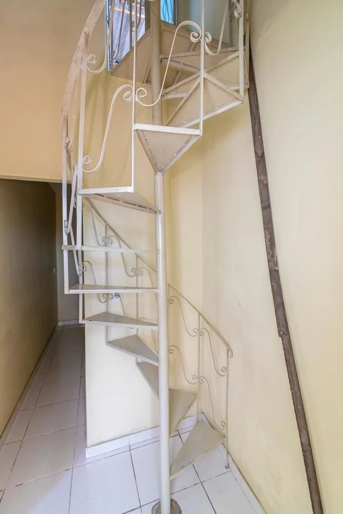 Furnished house with 5 bedrooms and a balcony — photo 11