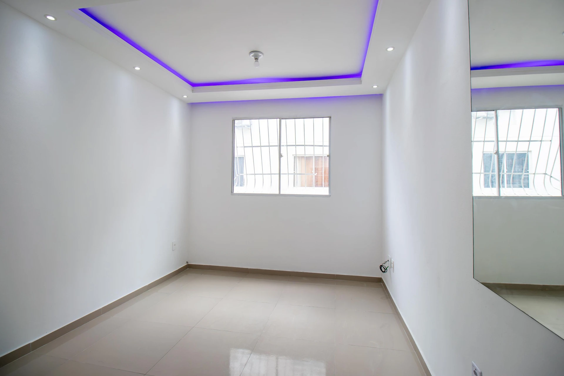 2-bedroom apartment in a building with a gym — photo 12