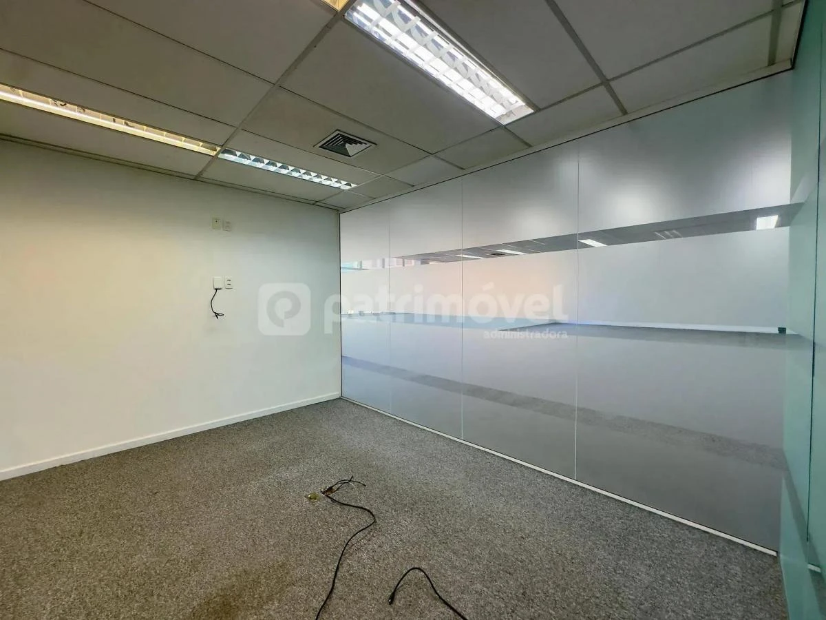 629 m² apartment with a separate kitchen and 3 bathrooms — photo 35