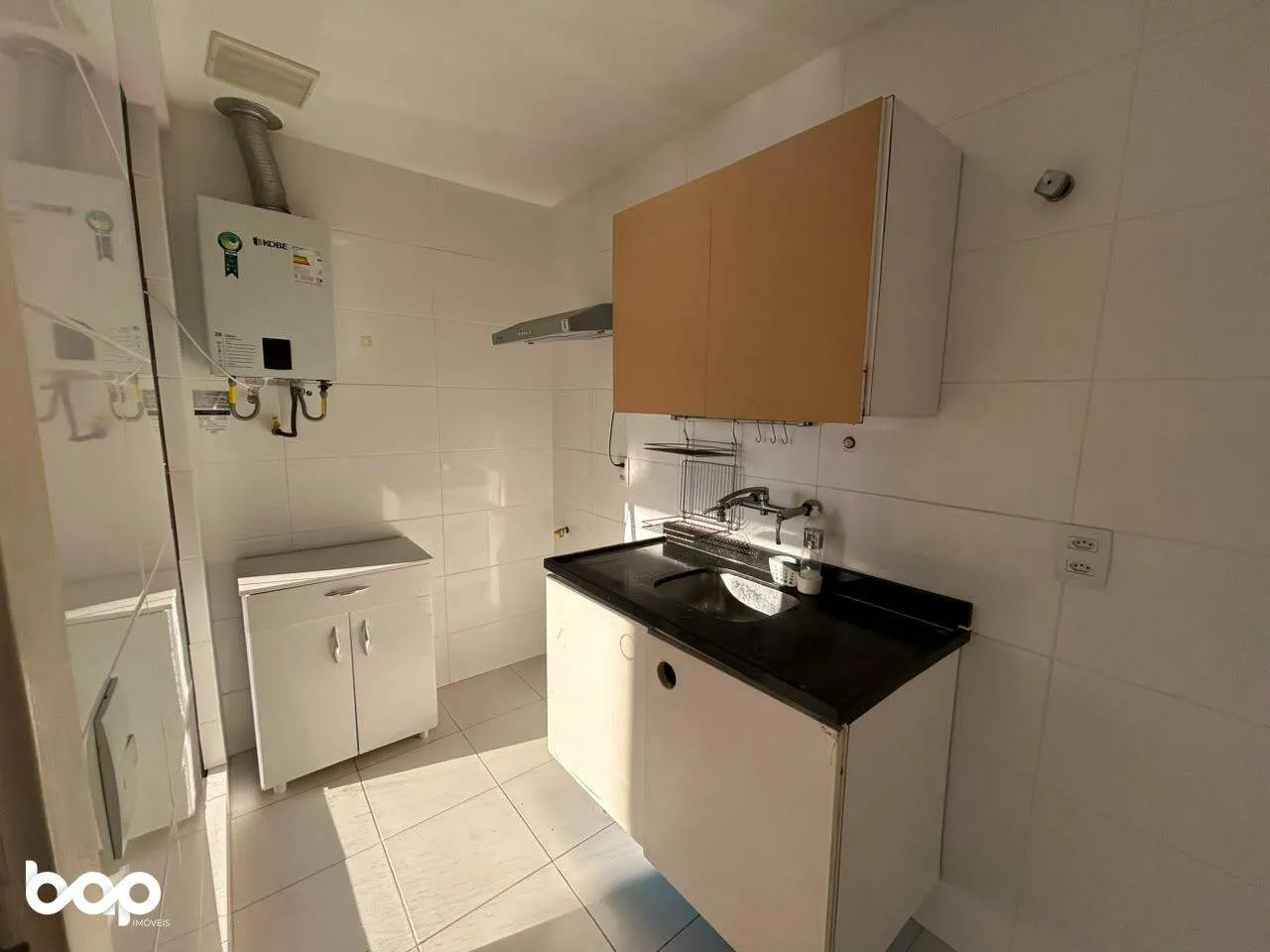 One-bedroom apartment with a mountain view — photo 2