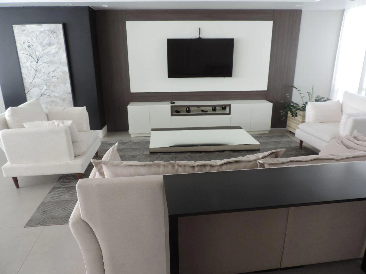 312 m² apartment with an open-plan kitchen