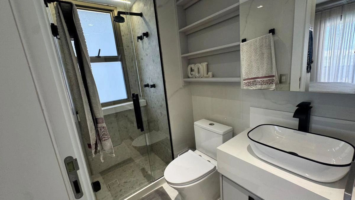Walk-in closet in a 4-bedroom apartment, 217 m² — photo 8