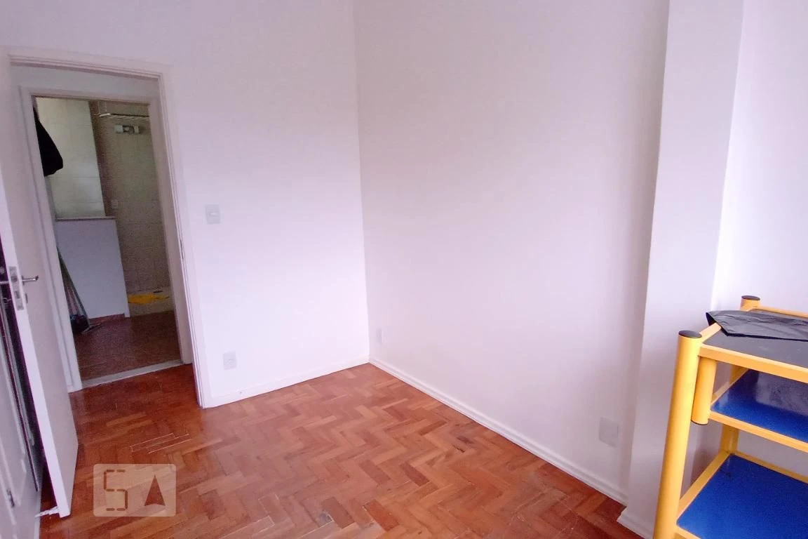 Wood or laminate floors in a 2-bedroom apartment, 55 m² — photo 26