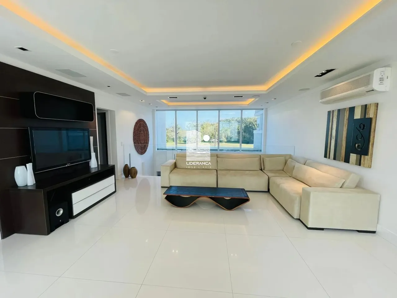 Casa com 5 dormitórios e cozinha integrada a sala
