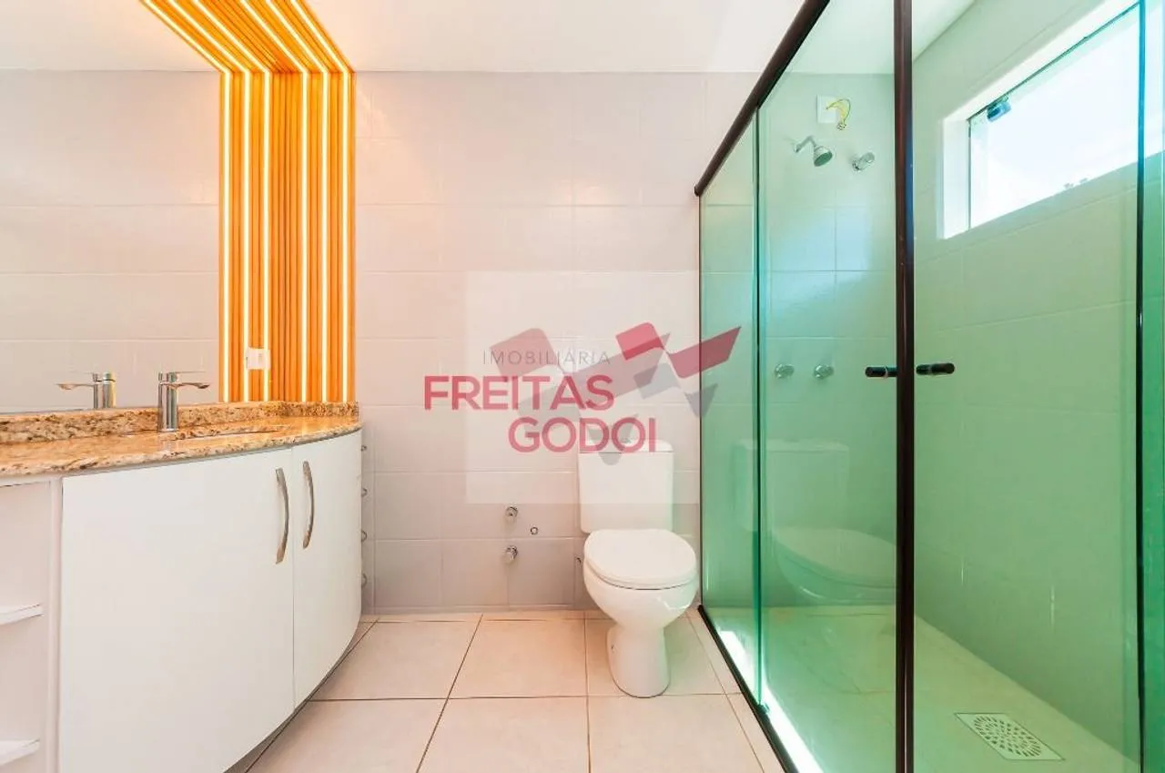 2-bedroom house with floor-to-ceiling windows in Curitiba — photo 23