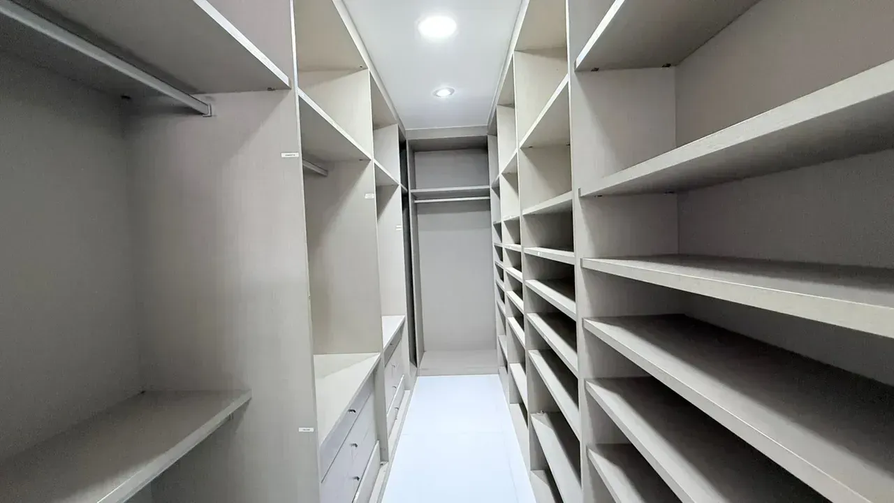 Furnished house with 5 bedrooms and 5 bathrooms, 400 m² — photo 8