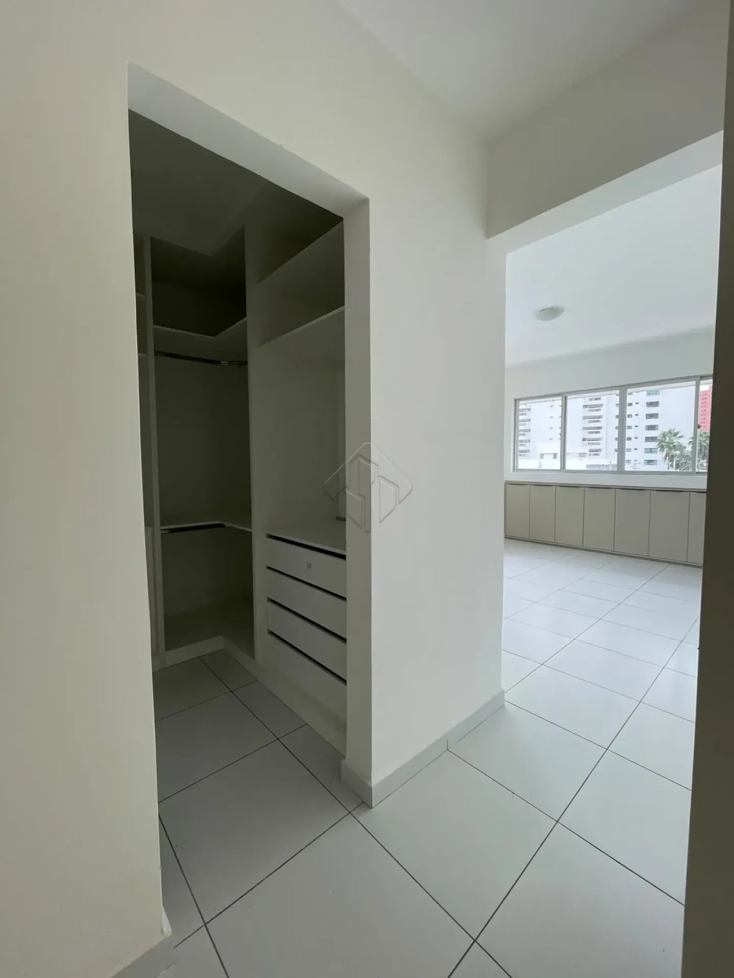 3-bedroom apartment with 2 bathrooms and 1 parking spot — photo 4