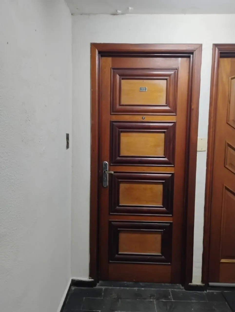 2-bedroom apartment in a building with a gym — photo 13