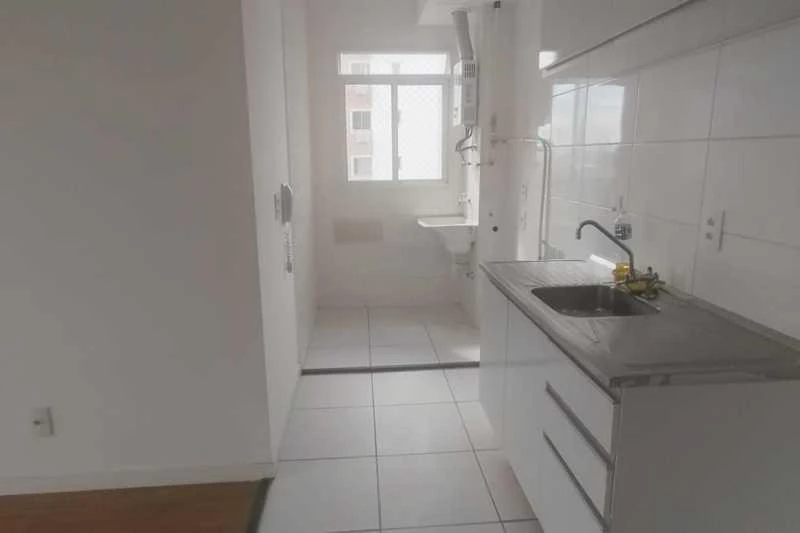 Деревянный пол или ламинат и 2 спальни: квартира 43 м²