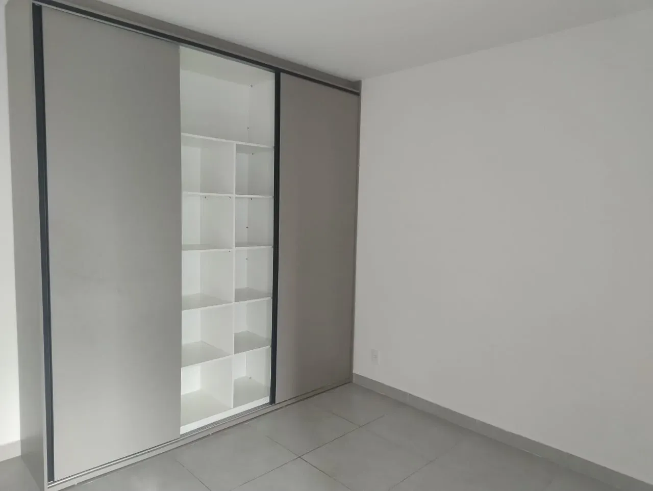 One-bedroom apartment in a building with a pool — photo 2