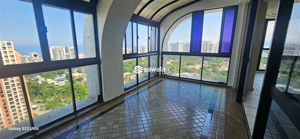210 m² apartment with 3 bedrooms and 5 bathrooms — photo 40