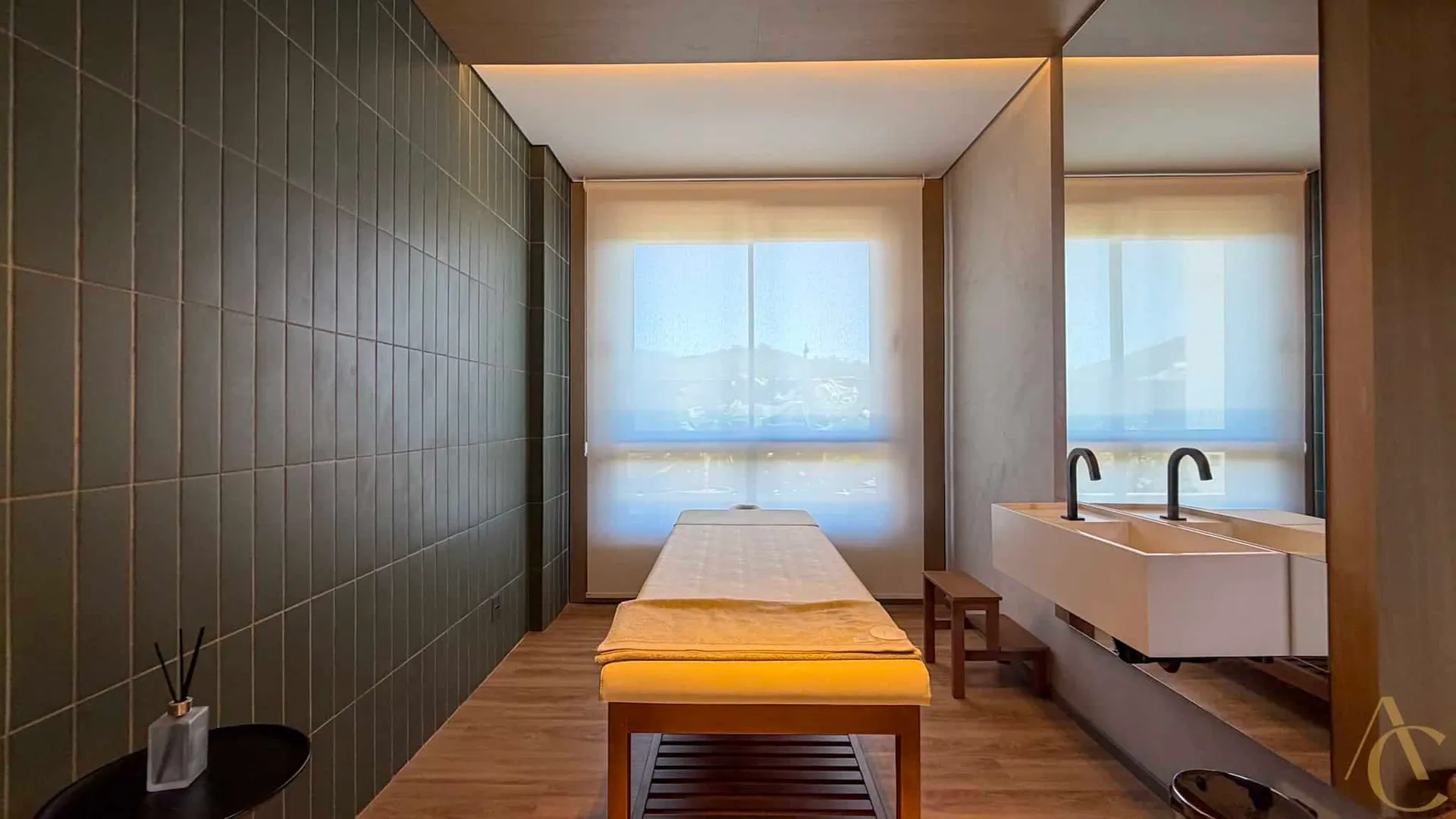 Glass-enclosed balcony in a 2-bedroom apartment, 69 m² — photo 66