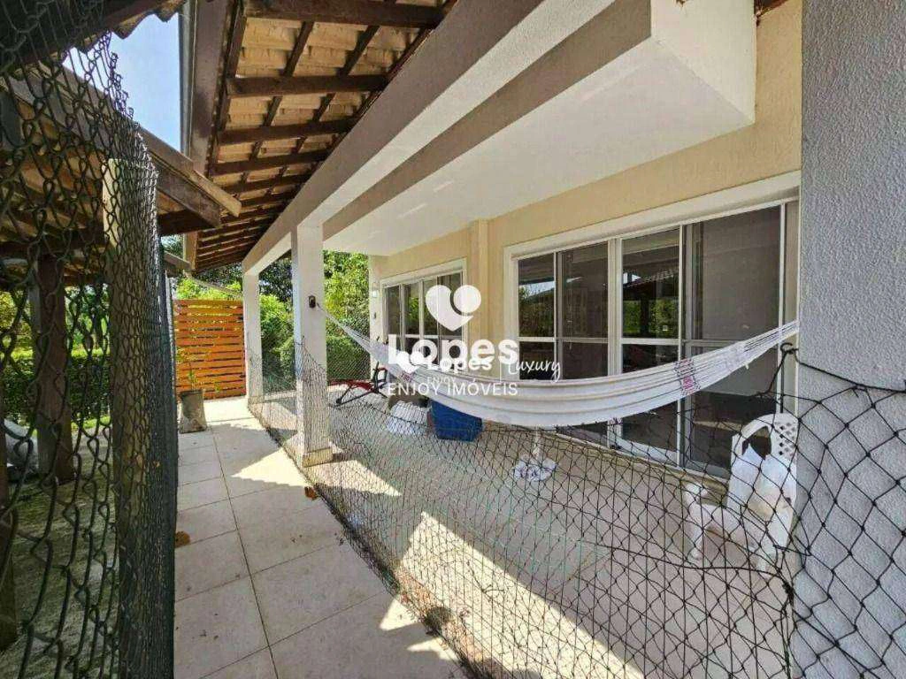 5-bedroom house with a glass-enclosed balcony — photo 30