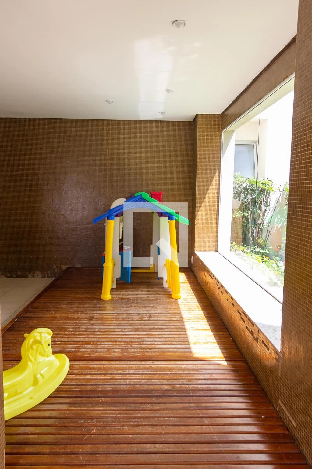 Balcony with a grill in a 2-bedroom apartment, 68 m² — photo 39
