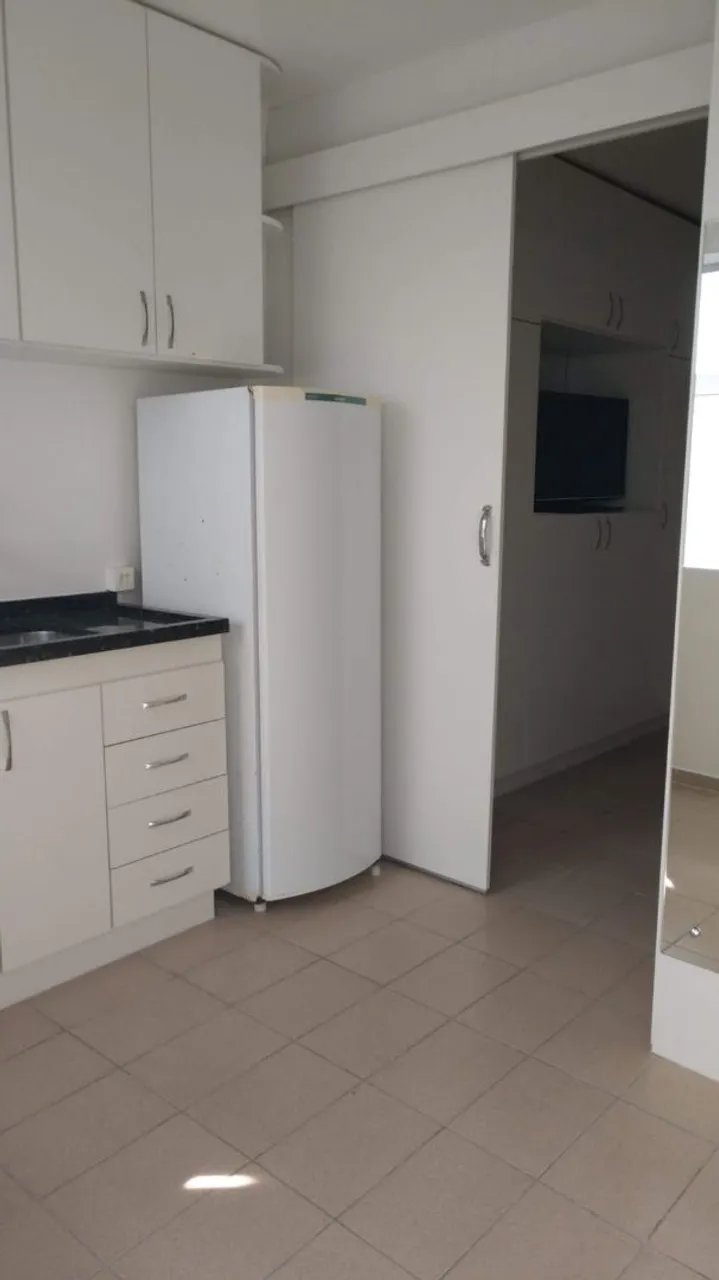 Furnished studio with 1 bedroom, 1 bathroom and parking — photo 2