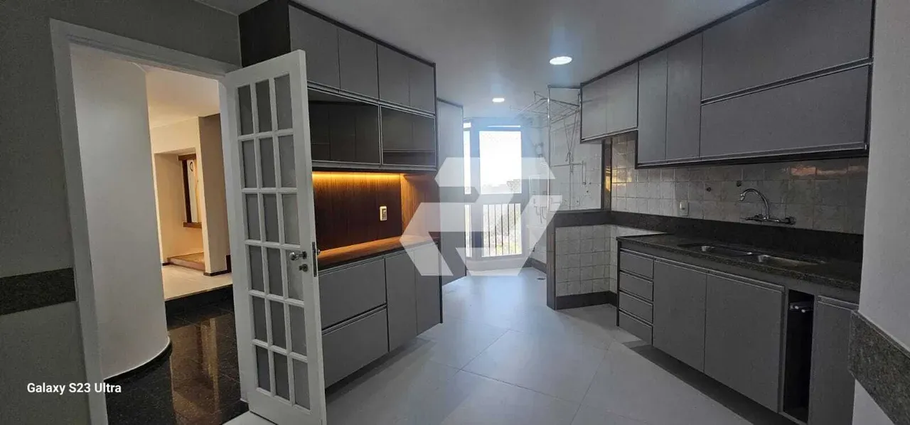 Apartment with 3 bedrooms, 5 bathrooms and balcony — photo 28