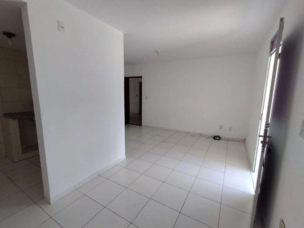 Ground-floor apartment with 2 bedrooms and balcony
