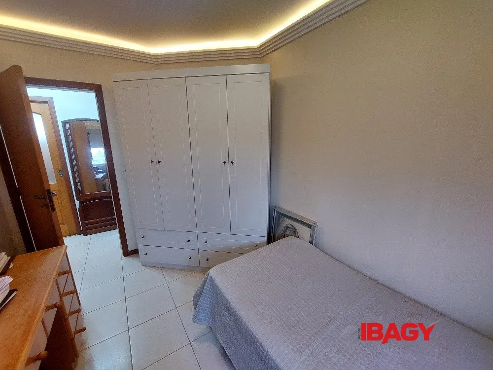 Apartamento amueblado de 4 dormitorios con balcón cerrado y 159 m² — photo 19