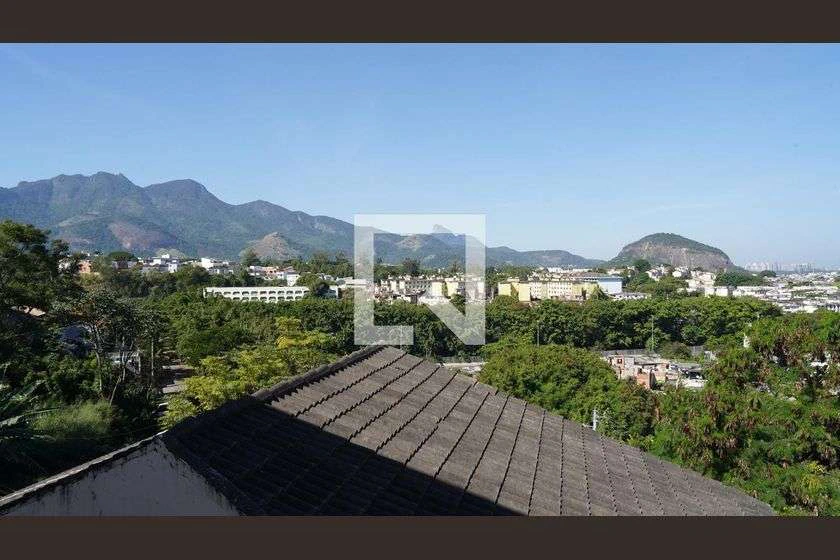 58 m² rental apartment with 1 bedroom and a balcony