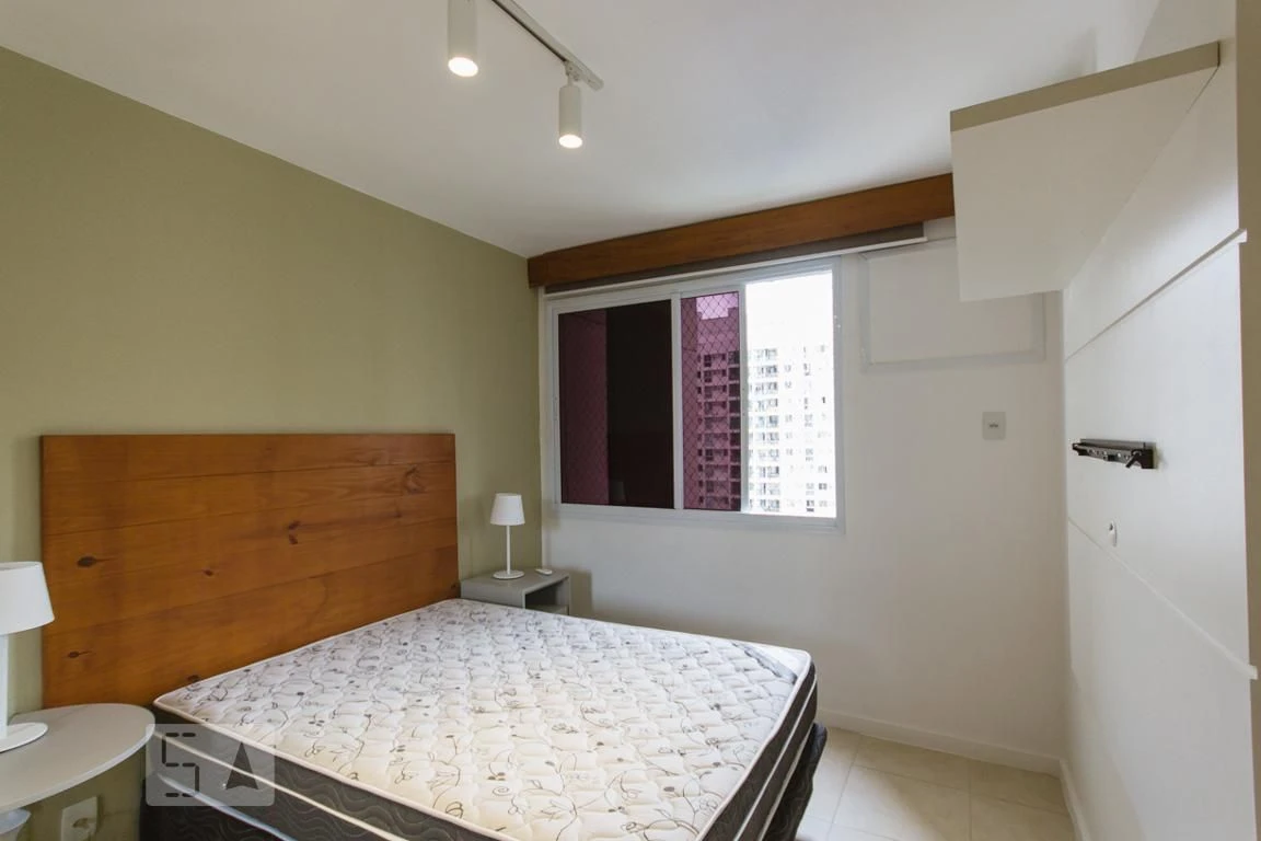 60 m² apartment with a walk-in closet and a home office — photo 11