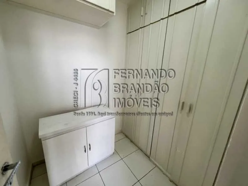3-bedroom apartment with balcony grill and fitted details — photo 26
