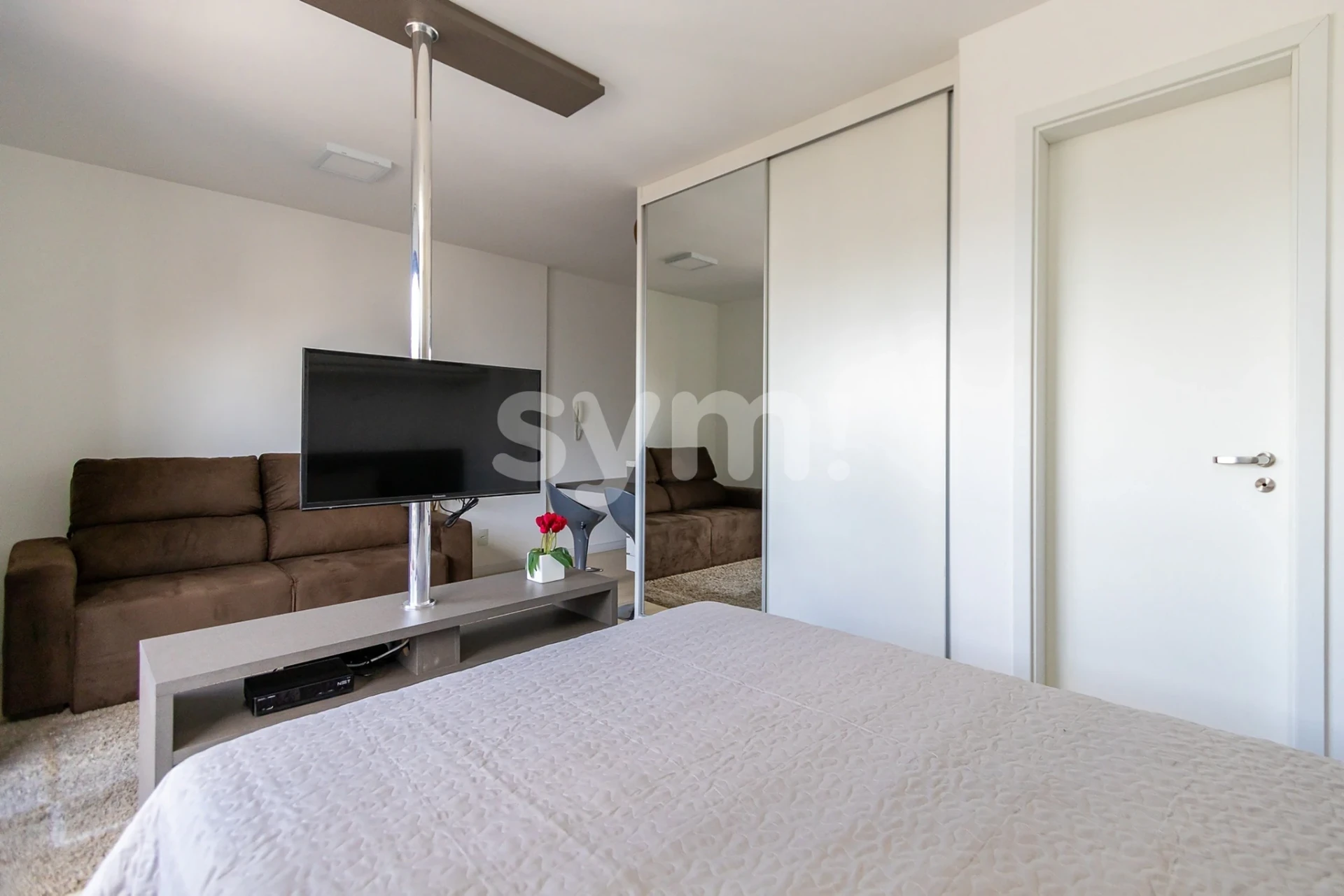 Furnished 1-bedroom apartment with balcony and 55 m² — photo 3