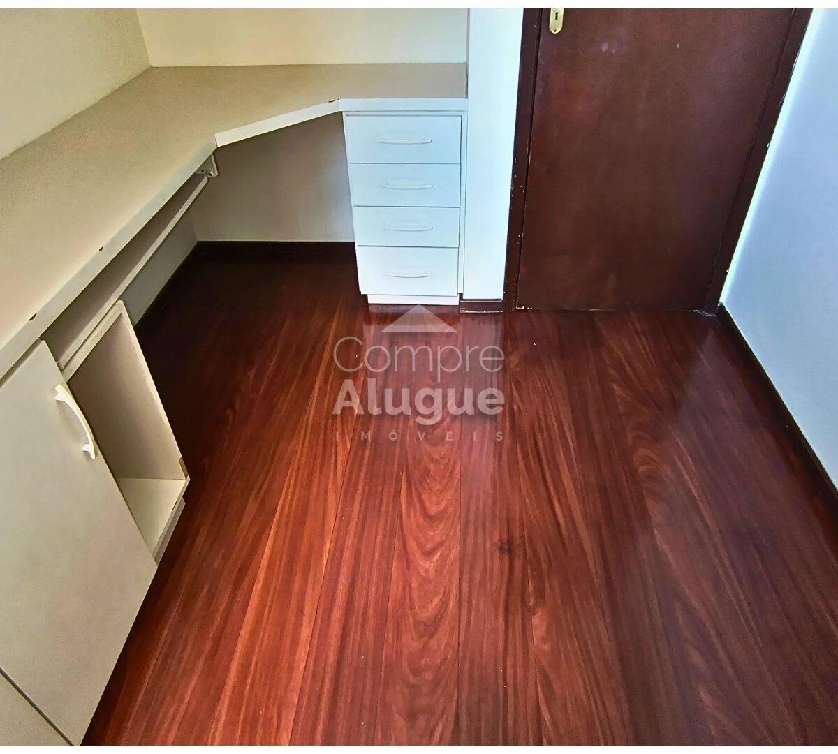 59 m² apartment with a walk-in closet and a home office — photo 33