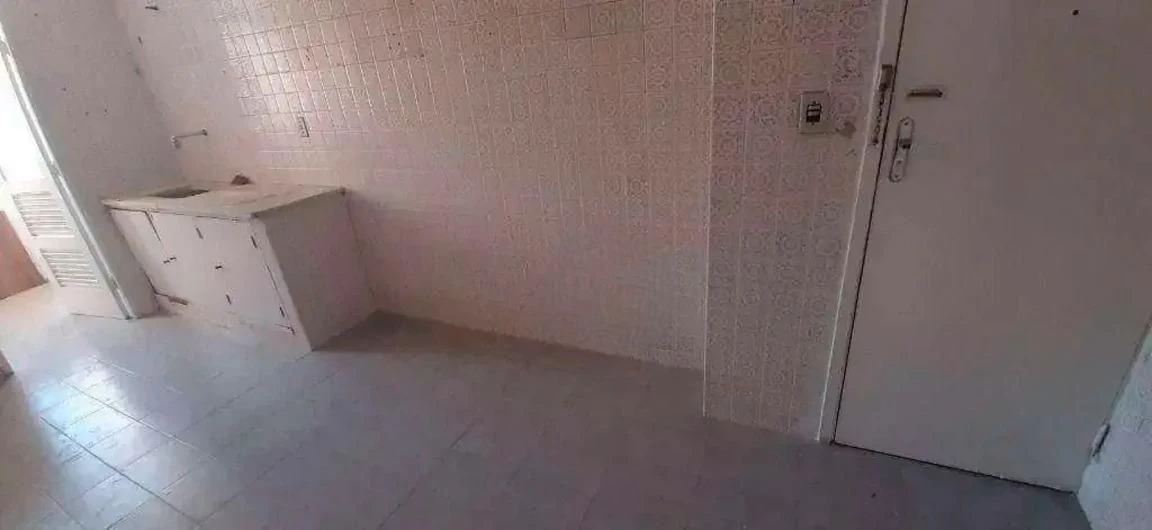 Unfurnished 2-bedroom apartment with a closed kitchen — photo 8