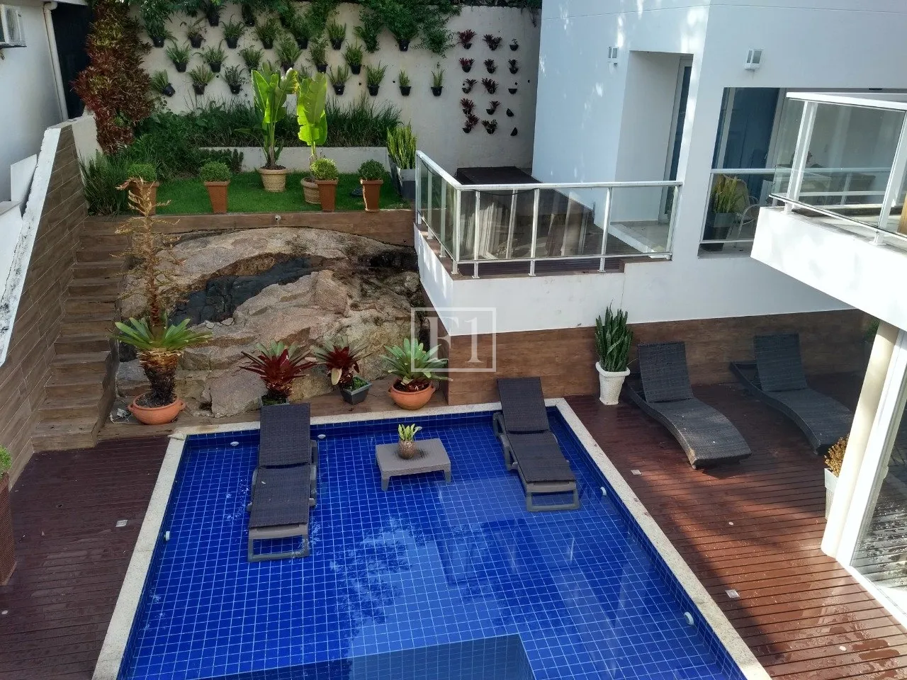Furnished house, 450 m², with floor-to-ceiling windows — photo 7