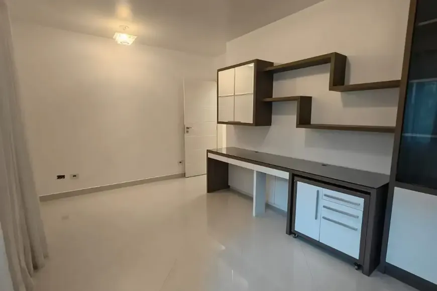 Furnished apartment with 5 bedrooms and 3 bathrooms — photo 6
