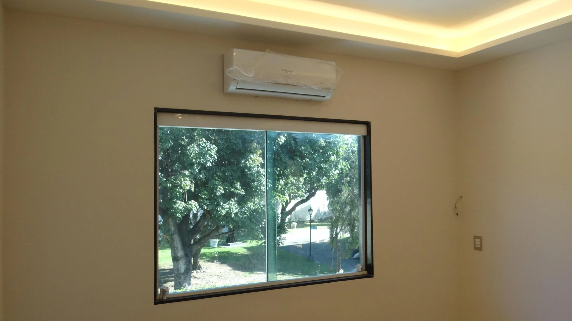 Casa de 384 m² com janelas do piso ao teto e varanda gourmet — photo 10