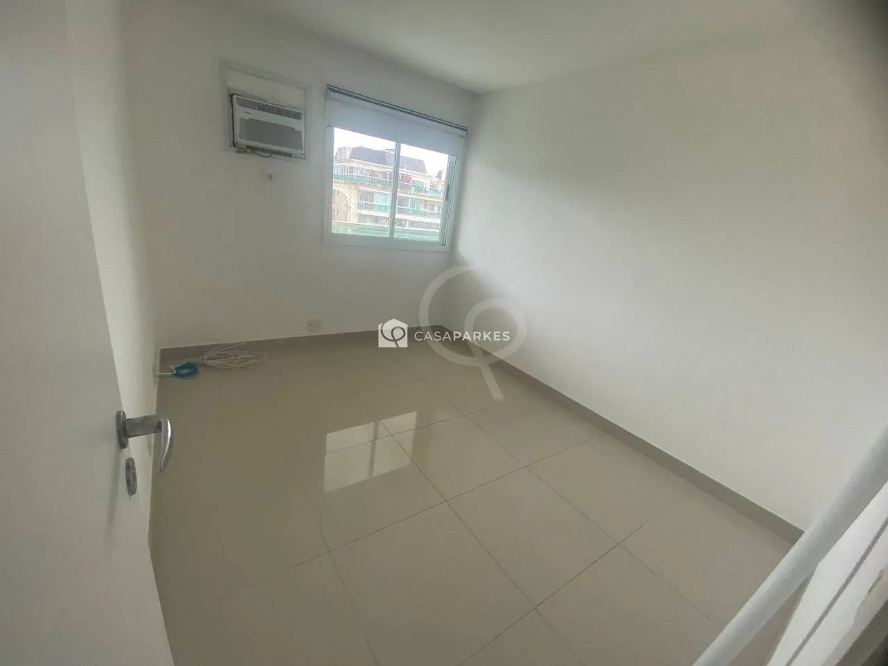 Apartment on the 9th floor with a glass-enclosed balcony — photo 5