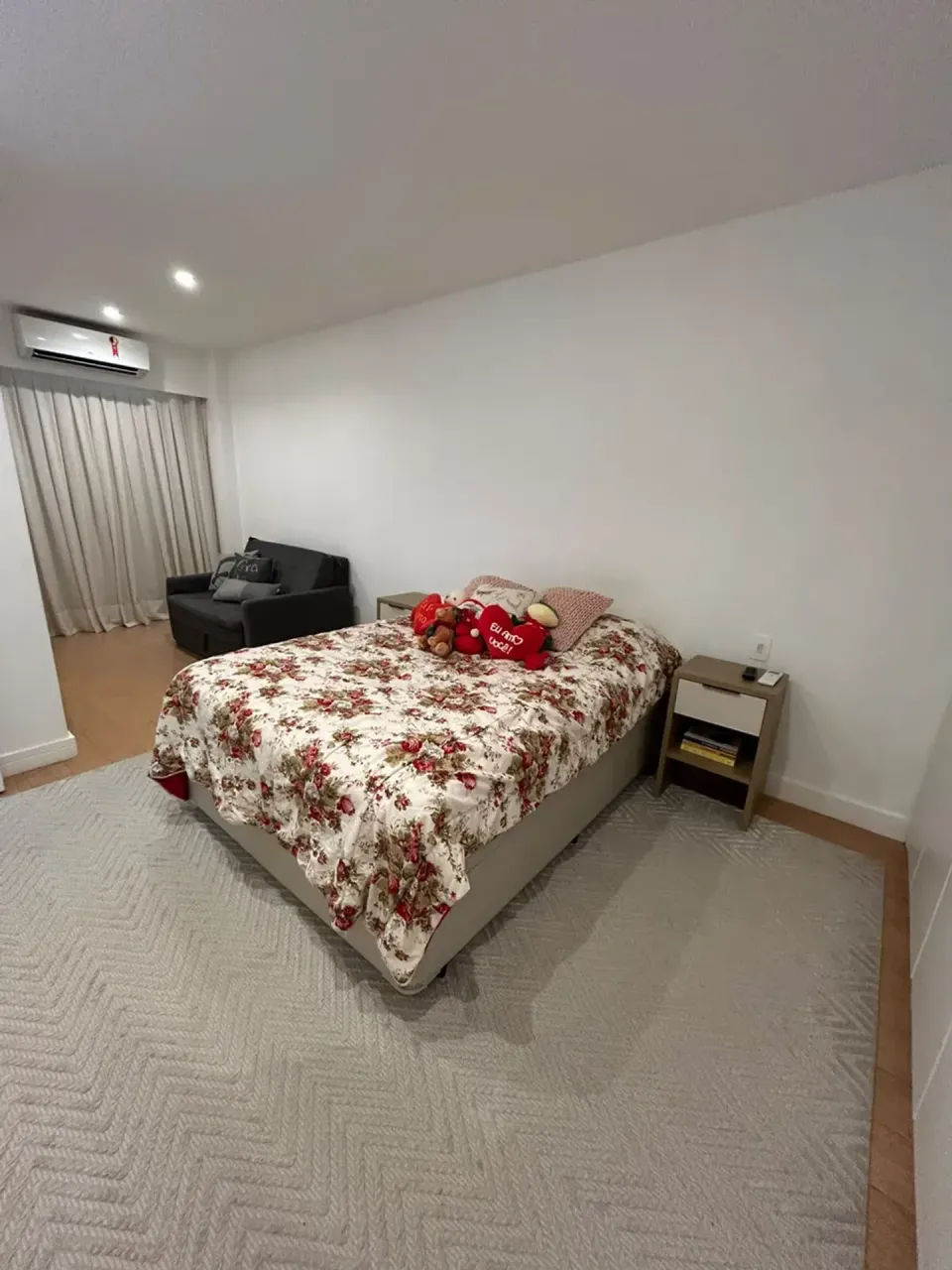 2-bedroom apartment with a glass-enclosed balcony — photo 9