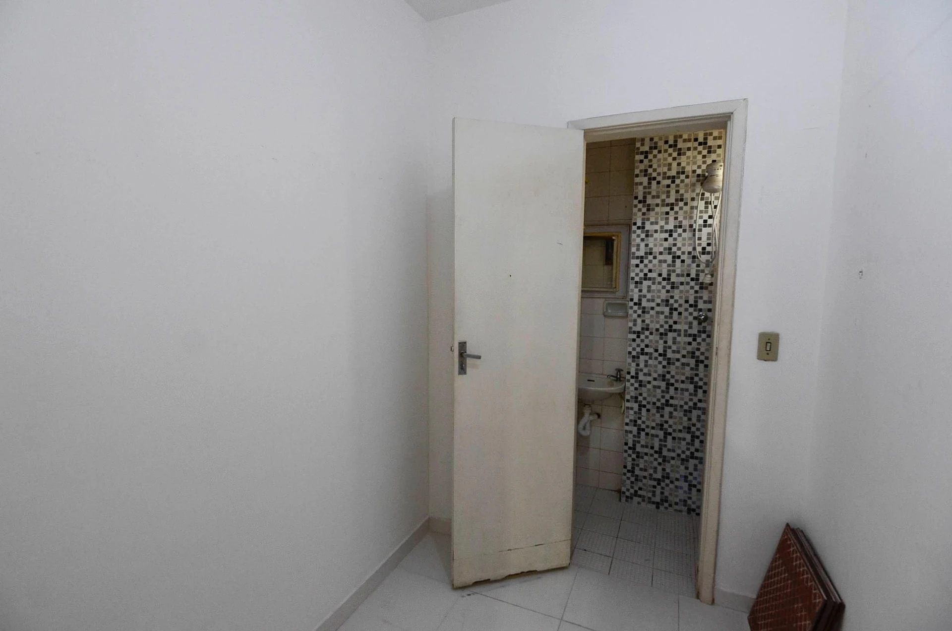 Unfurnished apartment with 2 bedrooms and a balcony — photo 43