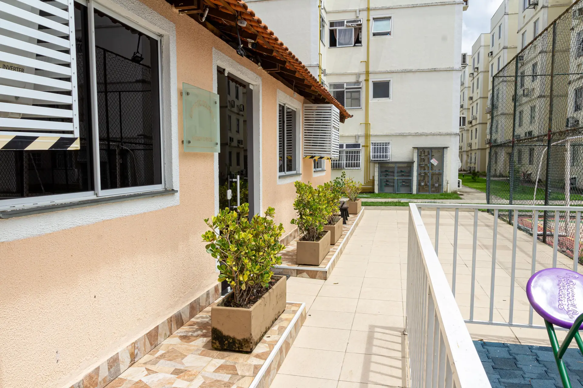 Apartamento mobiliado de 2 quartos em condomínio com piscina — photo 2