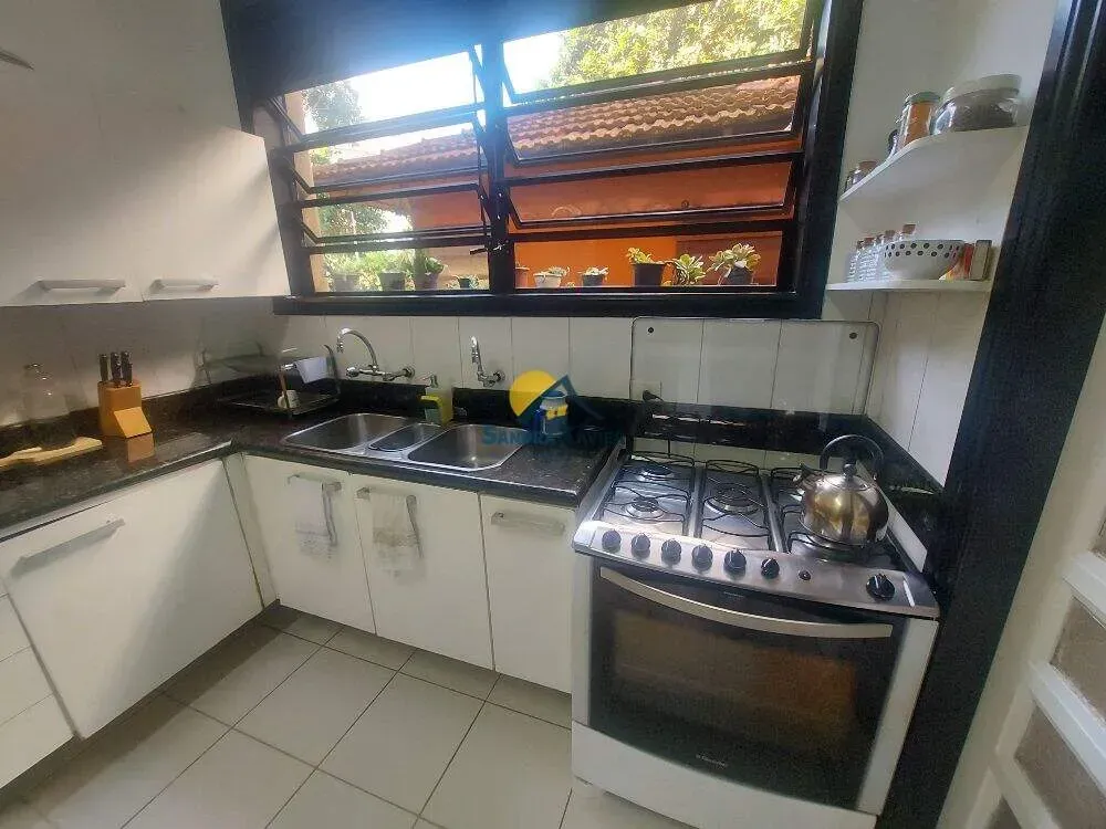 Furnished 700 m² house with 4 bedrooms and 2 en-suites — photo 8