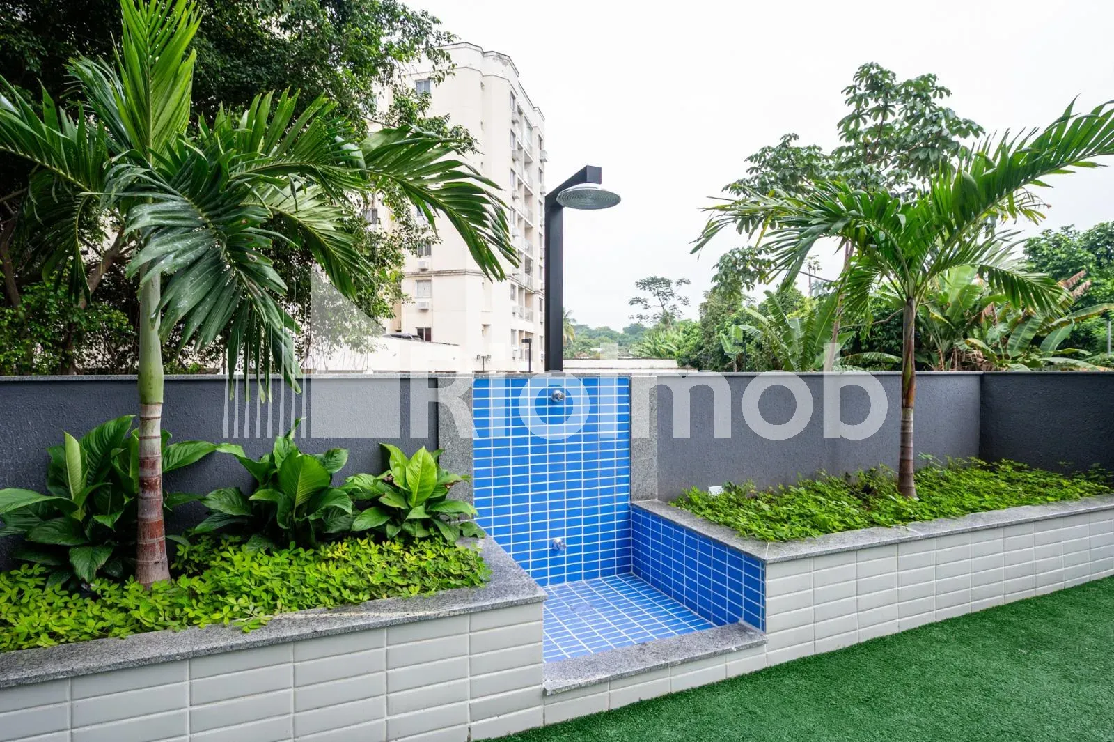 2-bedroom apartment with 1 suite and a balcony — photo 26