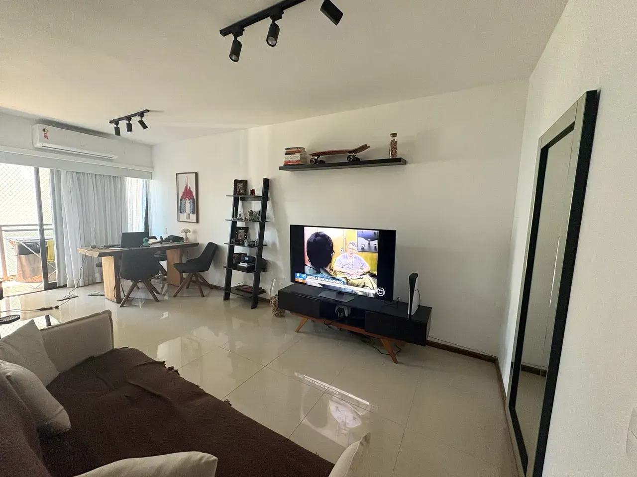 Furnished 1-bedroom apartment with city and water view — photo 9