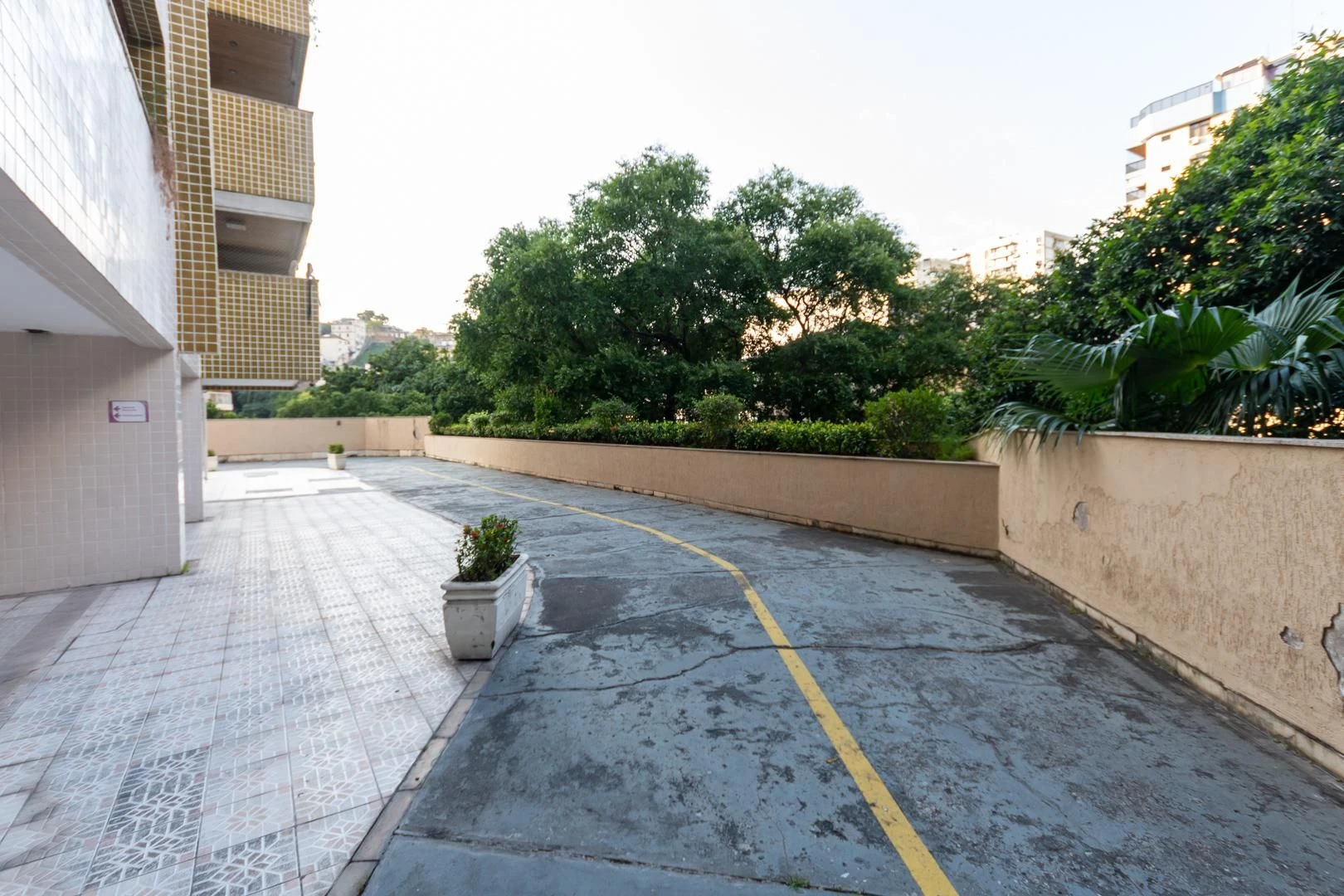 4-bedroom apartment with a mountain view in Rio de Janeiro — photo 37
