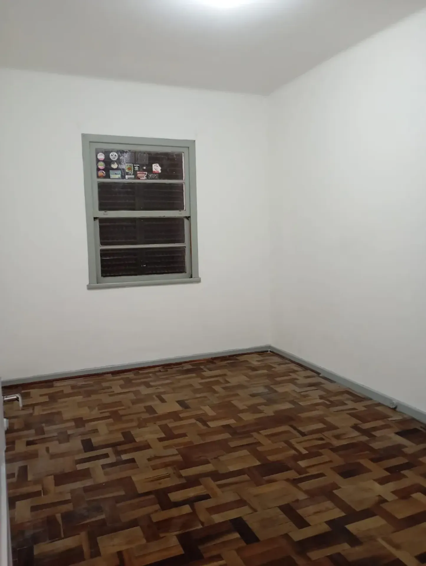 Wood or laminate floors in a 4-bedroom apartment, 110 m² — photo 9