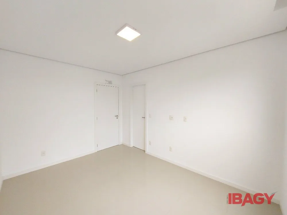 3-bedroom 165 m² apartment with balcony grill — photo 6