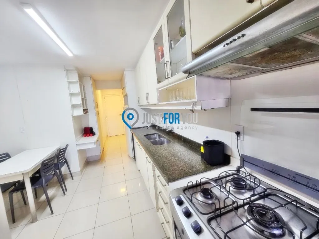Furnished apartment with 4 bedrooms and 144 m² — photo 31