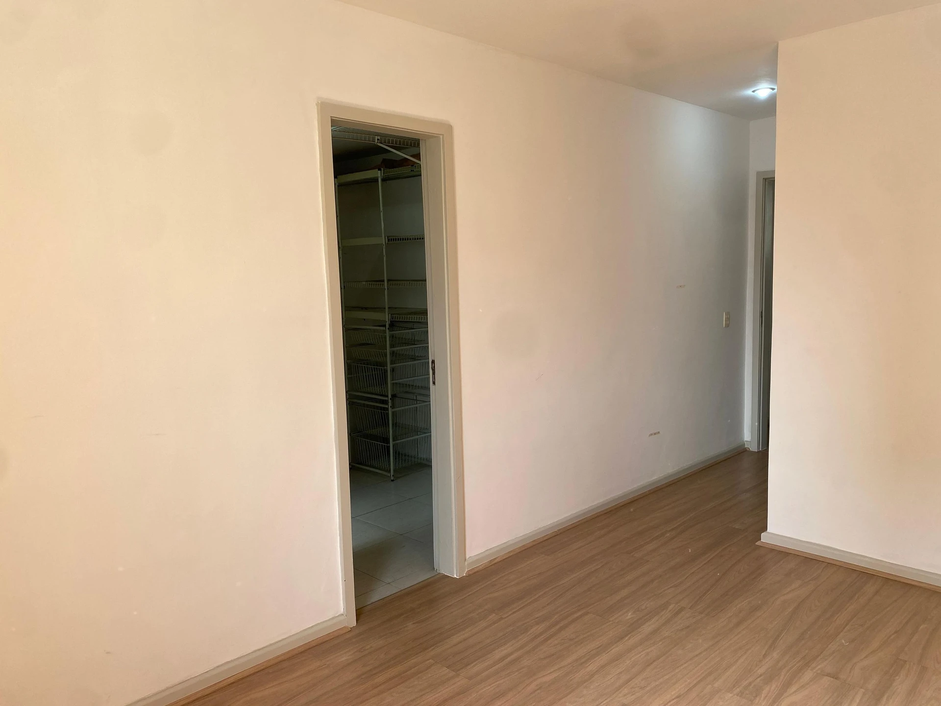 Apartment with 3 bedrooms and built-in wardrobes — photo 33