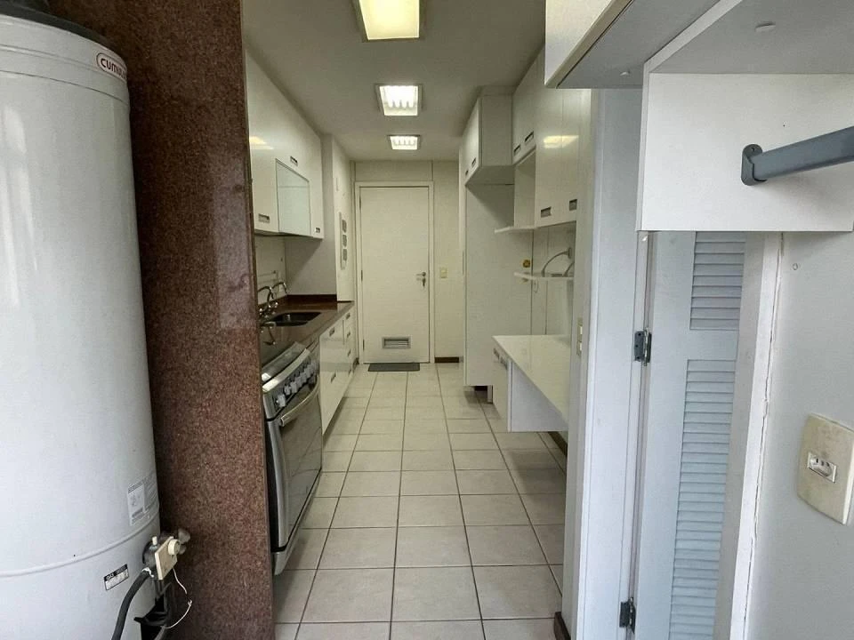 Apartment with 3 en-suite bedrooms and gas stove — photo 9