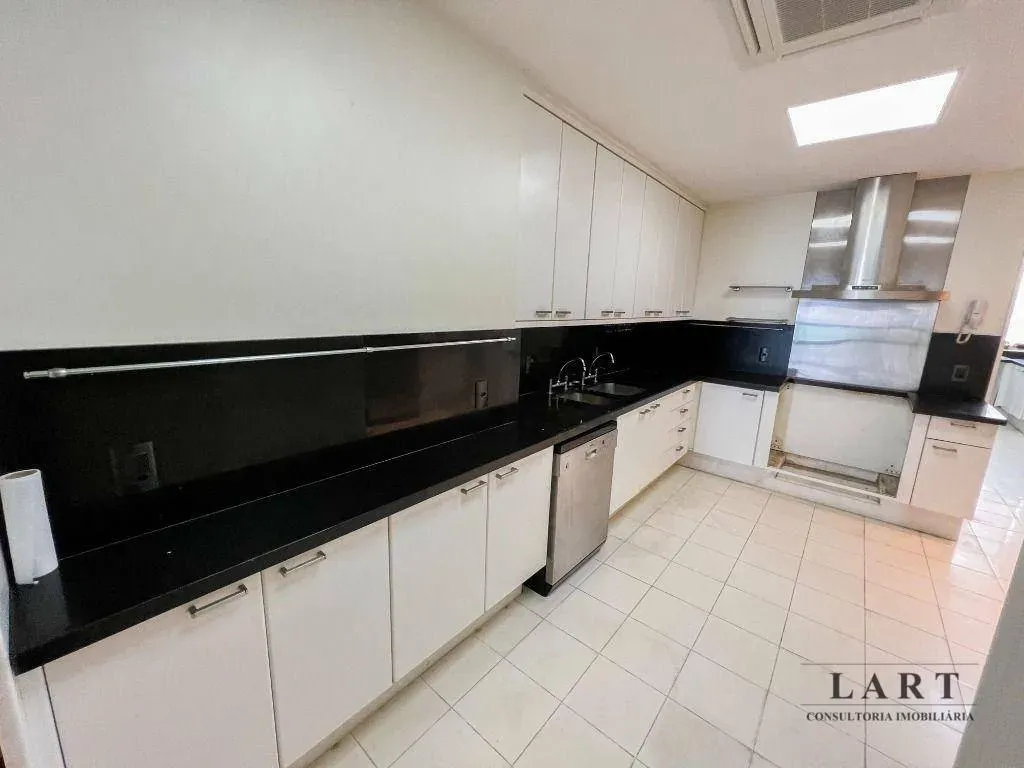 Apartamento com 3 dormitórios e 264 m² com 3 vagas — photo 34