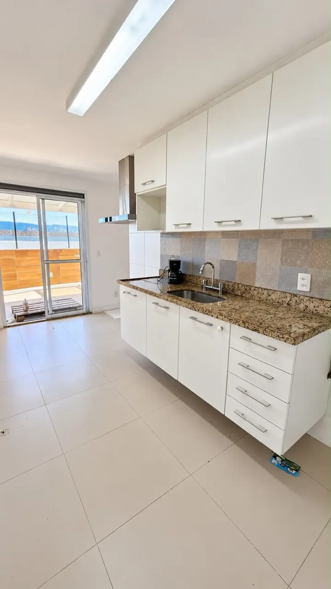 3-bedroom apartment with a mountain view in Rio de Janeiro — photo 13
